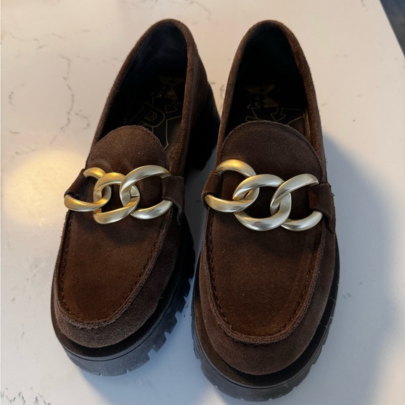 Beautiful brown suede loafers worn once. Gorgeous gold accents chain. - Picture 10 of 11